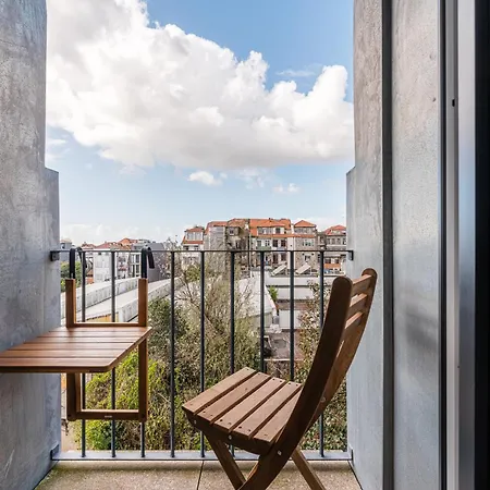 Bright & Cozy Almada -