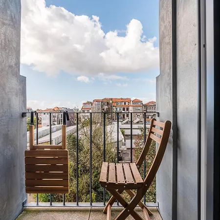 Bright & Cozy Almada - *